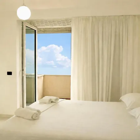 The White Panorama Sea Apartment *